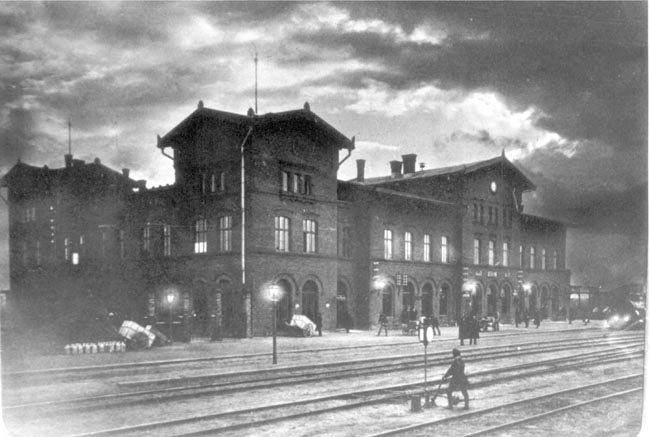Bahnhof(2)_Dworzec_kolejowy